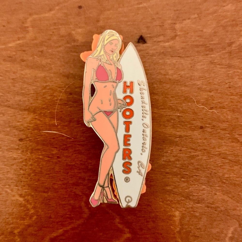 Hooters Authentic Limited Ed Pin Accessory